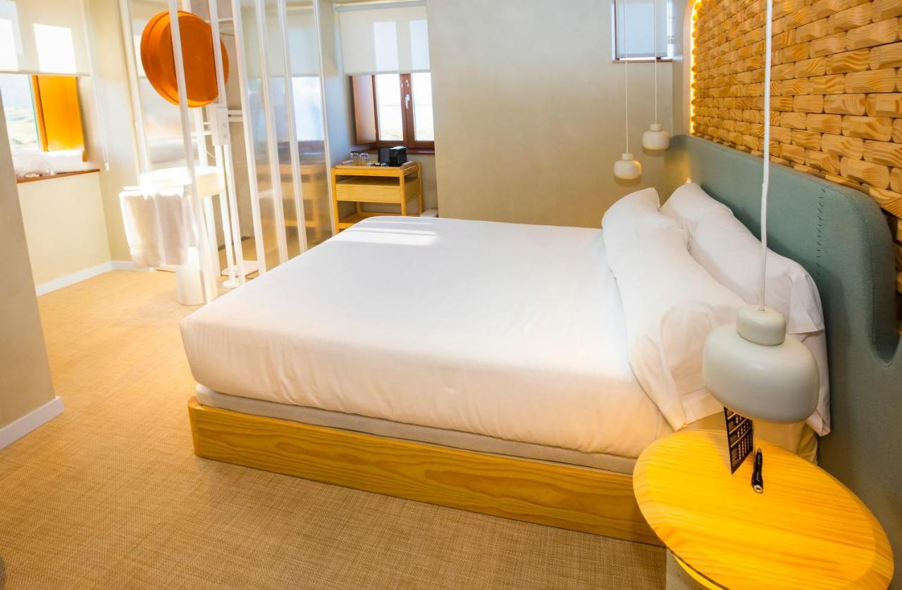 Hotel Faro Lariño *